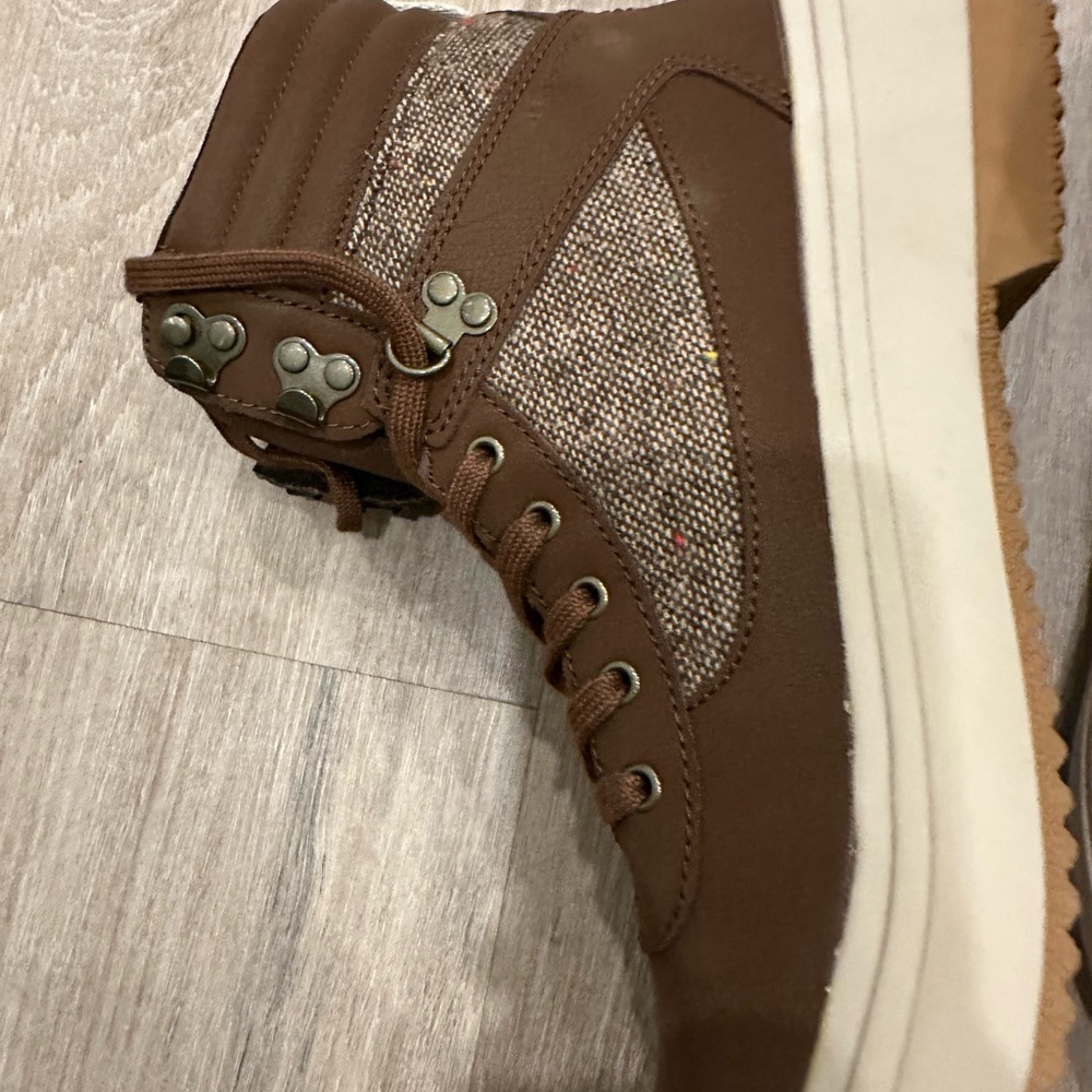 New Merrell Brown Lace-Up Boots with Cream Sole - Picture 14 of 14